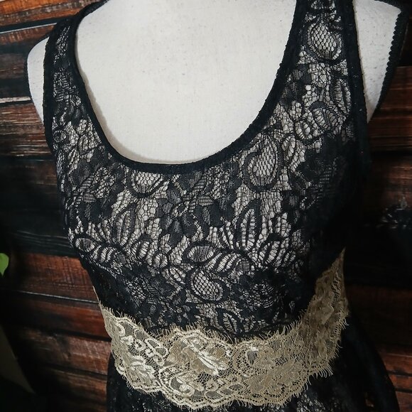 NWT Pinky Lace Top L Sheer Black Gold Peplum Side Zip - Picture 4 of 10